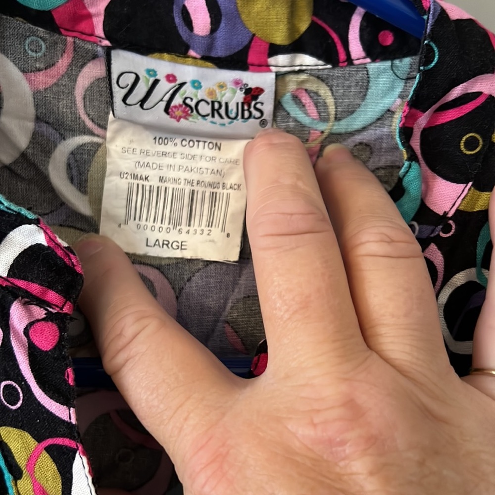 Scrub top - Picture 3 of 4